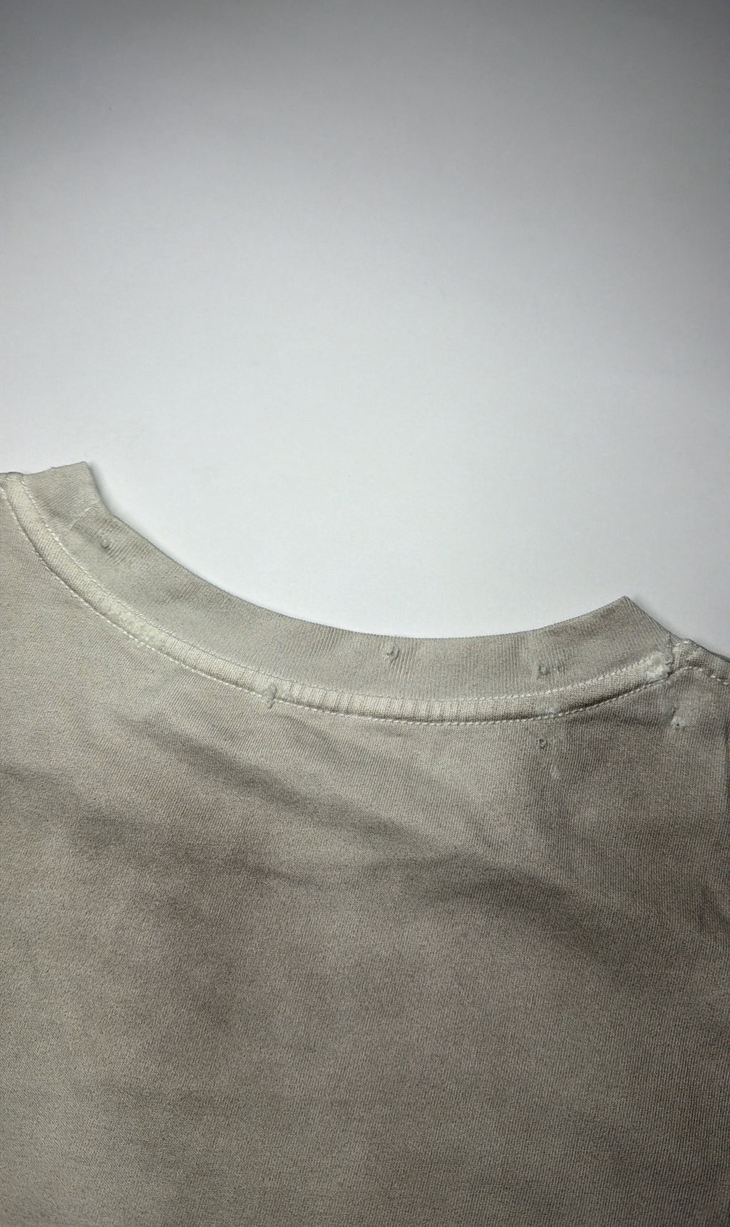 Póza “forever 27” tee