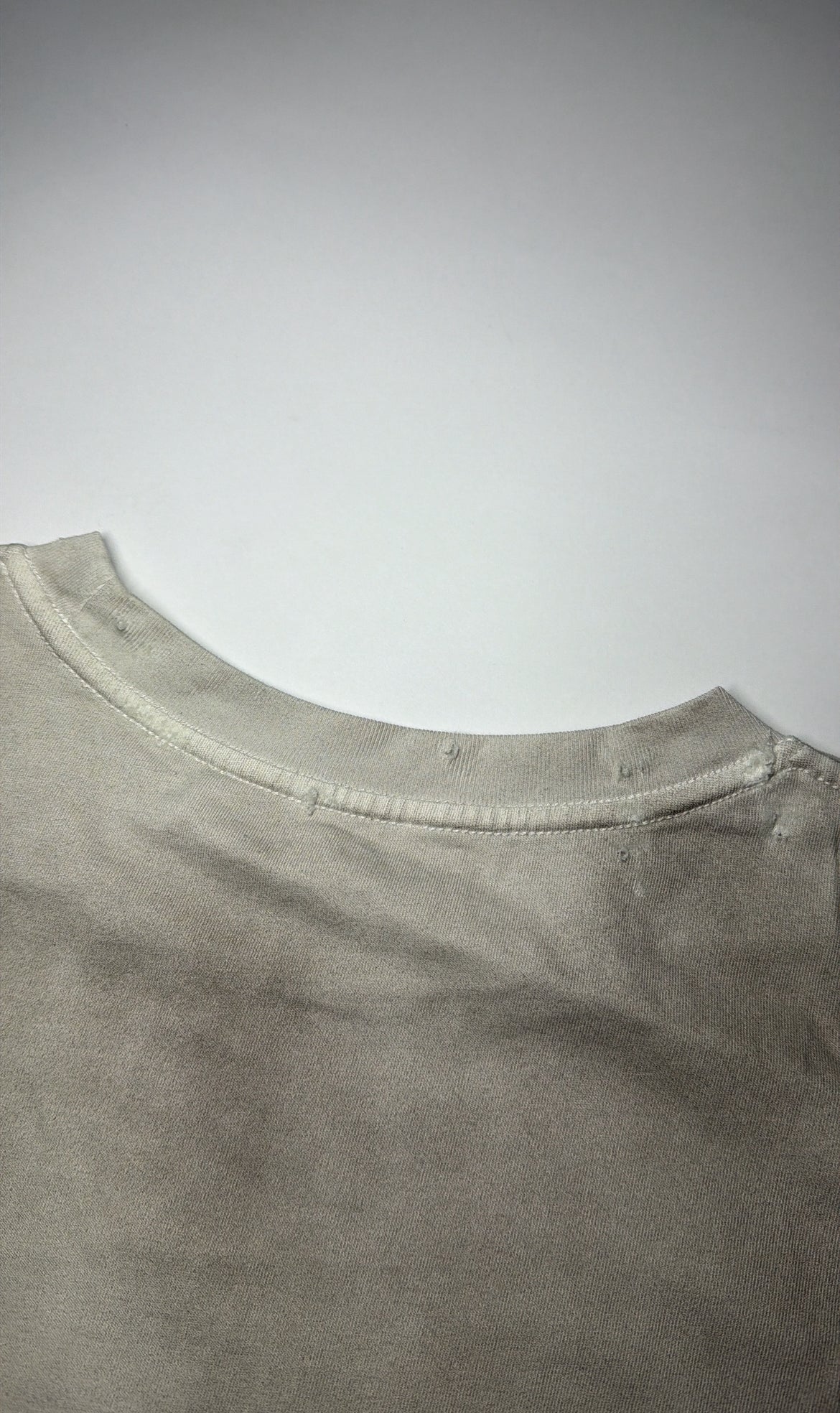 Póza “forever 27” tee