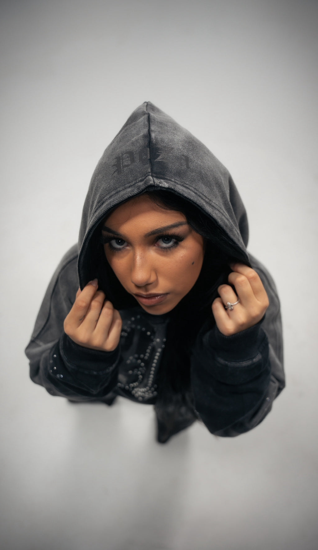 Póza scattered stone pullover hoodie