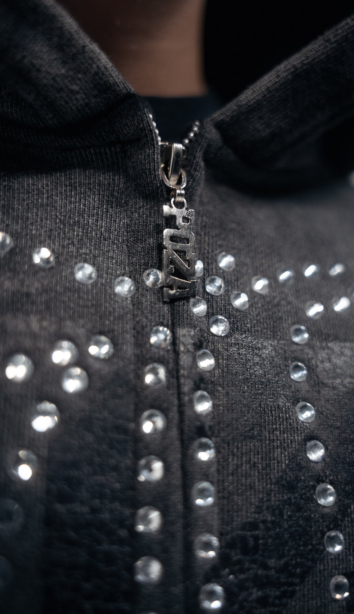 Póza scattered stone zip hoodie