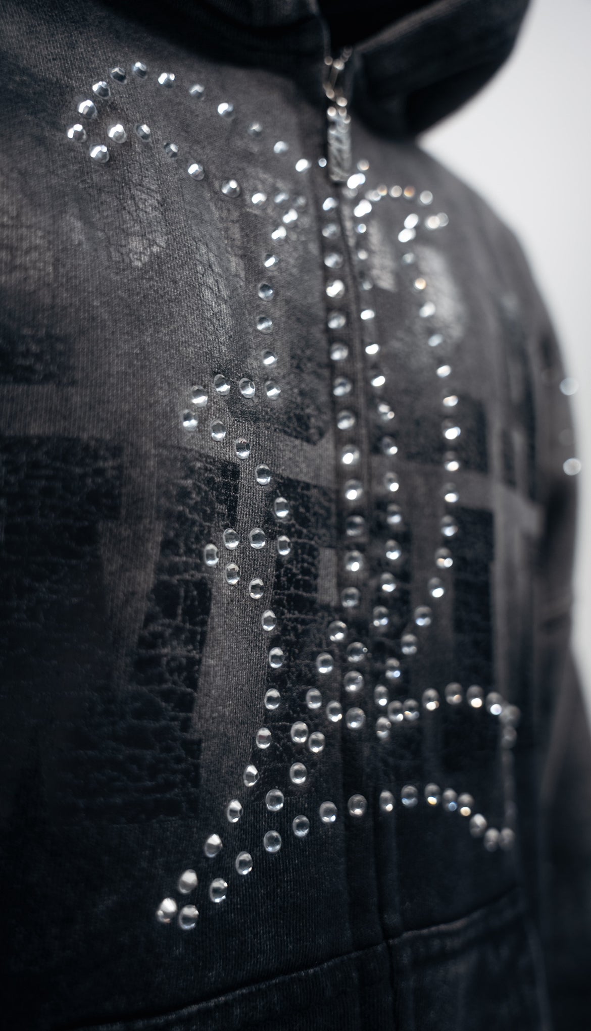 Póza scattered stone zip hoodie