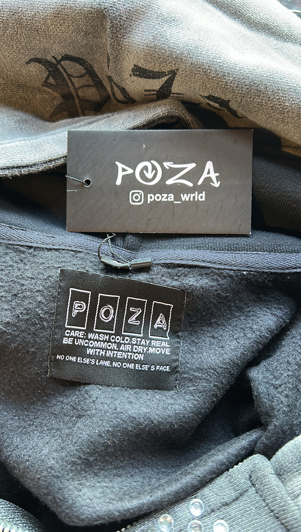 Póza scattered stone pullover hoodie