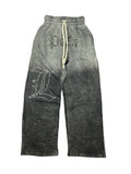 Póza scattered stone sweatpants